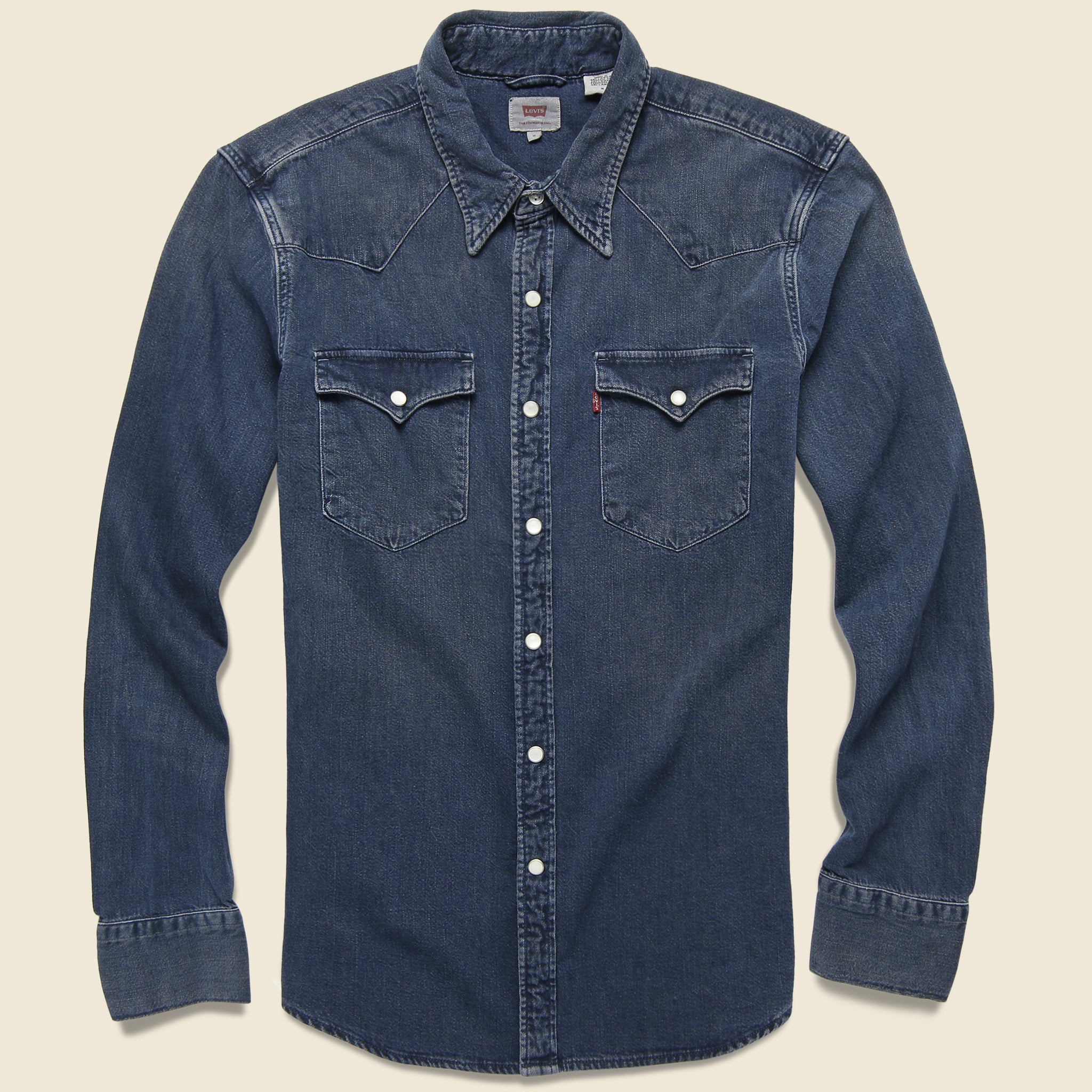 levis dress shirts Short Sleeve Classic Standard Fit Shirt - Blue Discover this trendy Western Standard mens shirt from Levis in the dark wash Rinse Takedown Levis 857450236 Mens Classic Standard
