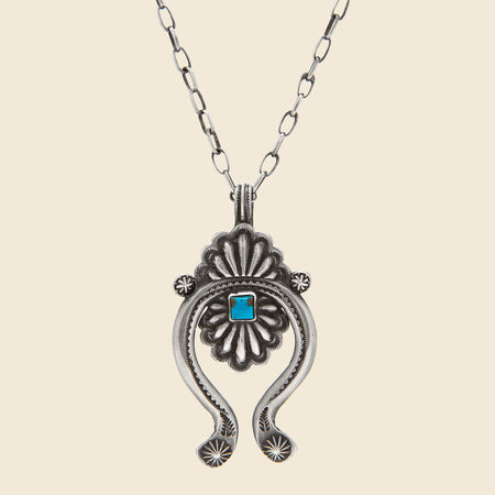Naja Pendant Necklace - Scallop Concho/Square Stone