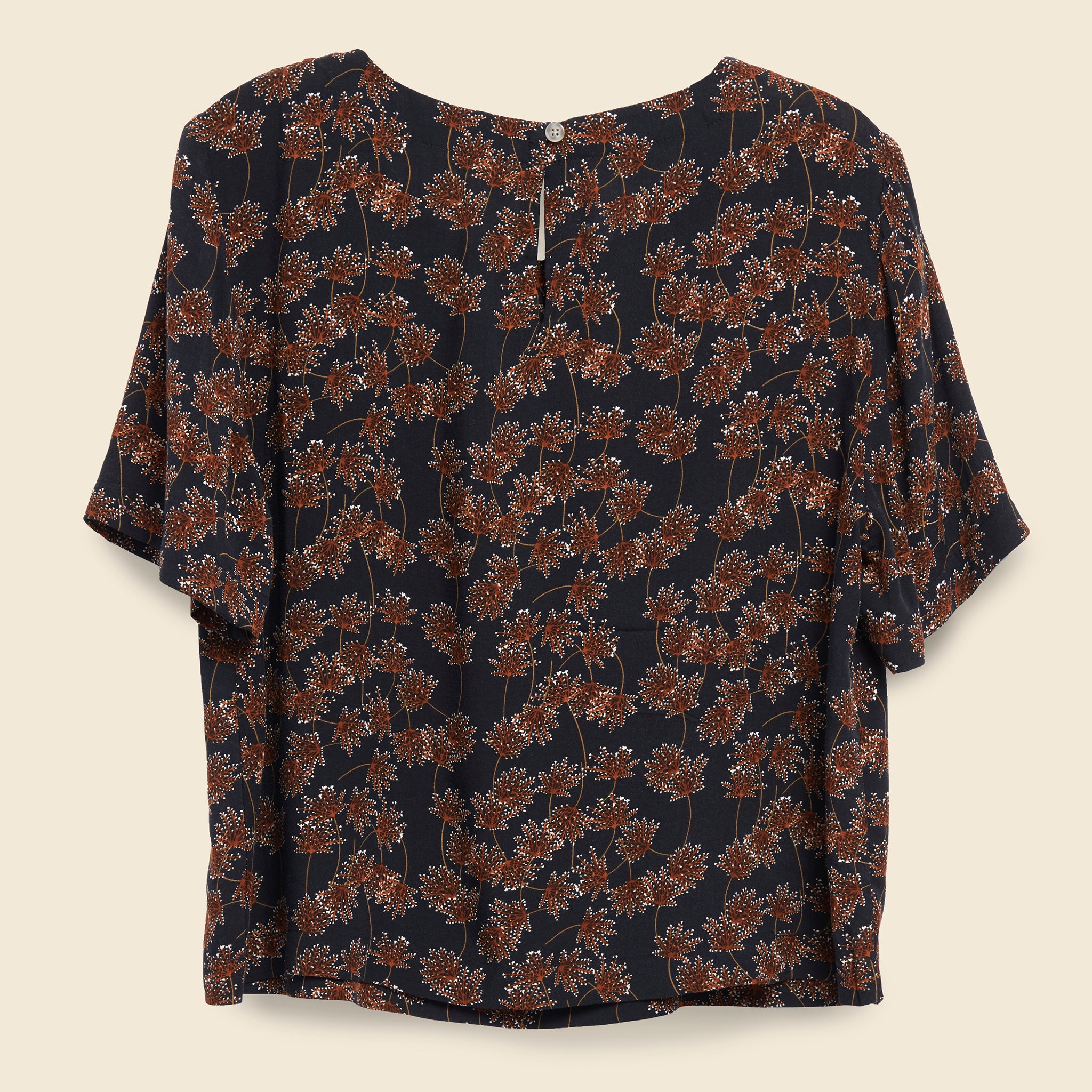 
                          Leona Shirt - Black Branch Print - Bridge &amp; Burn - STAG Provisions - W - Tops - S/S Woven
                        