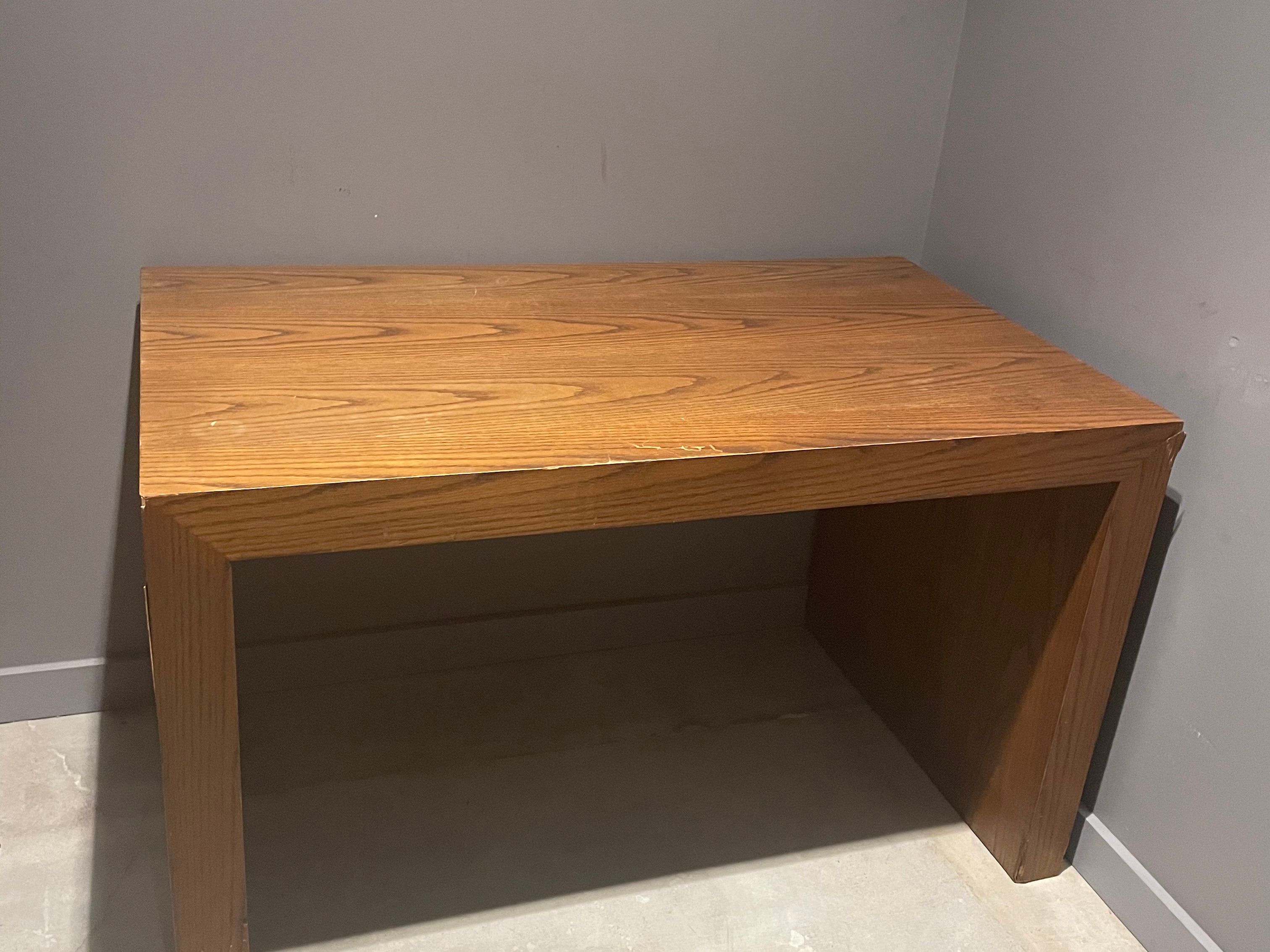 DNS 10 Wooden Table