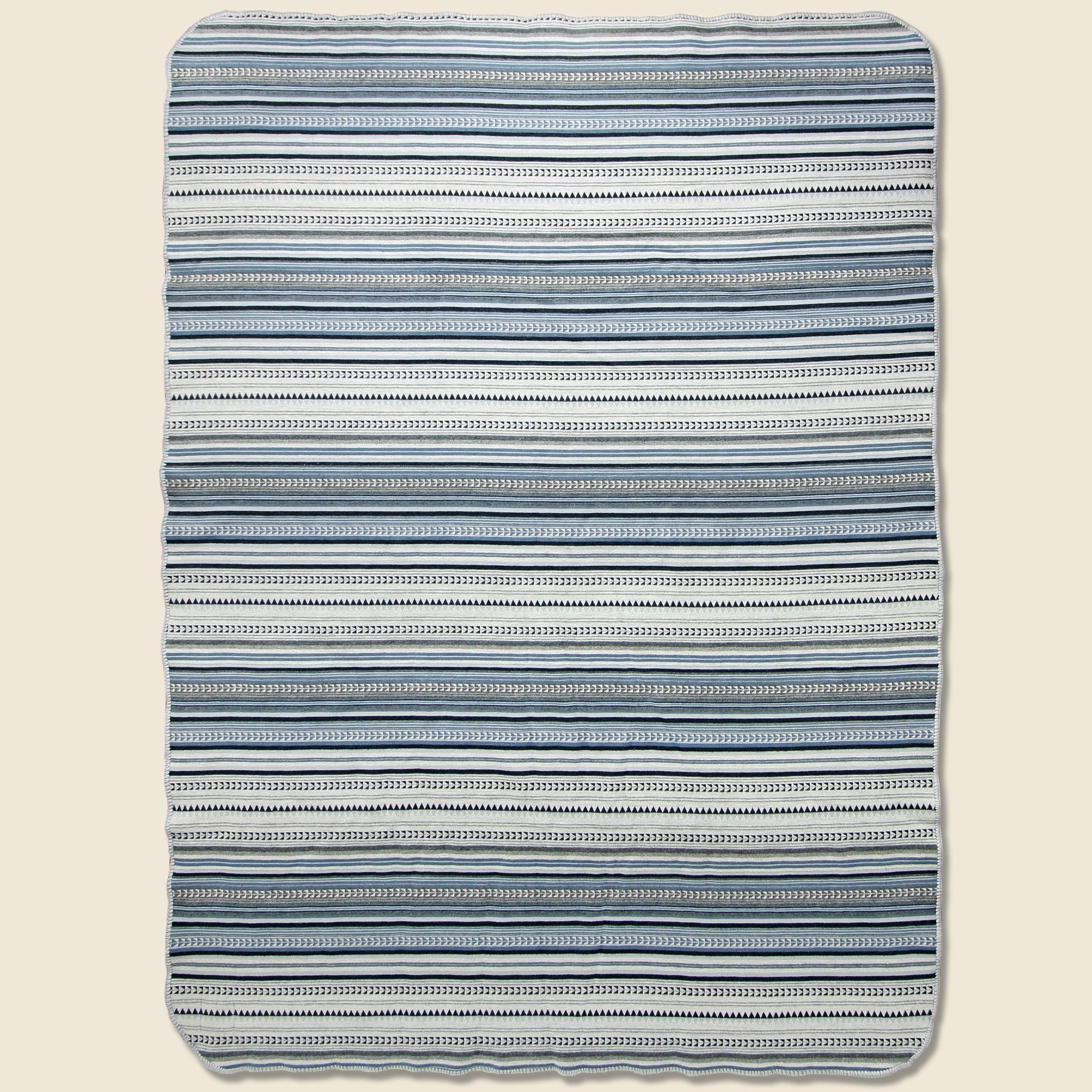 Aspen Sherpa Throw Blanket - Cloud Sky Geo - Faherty - STAG Provisions - Gift - Blankets