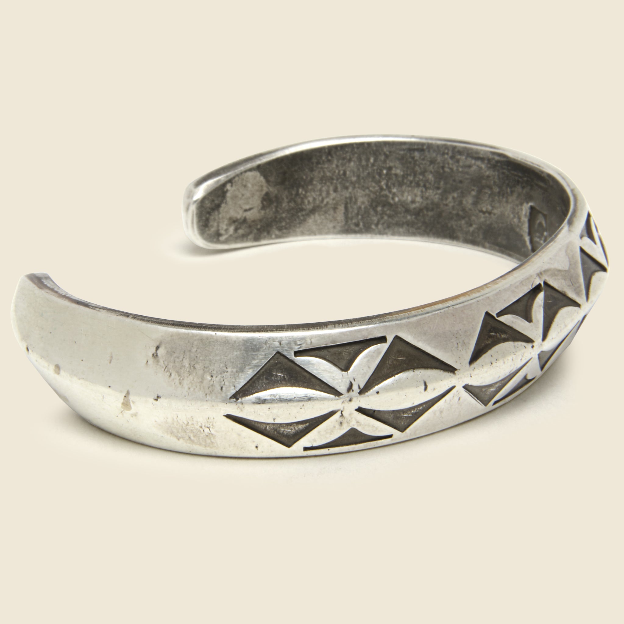 
                          JDS - Women&#39;s Triangle Pattern Large Carney Cuff, SS21D, Silver - Jonathan Day Silversmith - STAG Provisions - W - One &amp; Done - Accessories &amp; Jewelry
                        