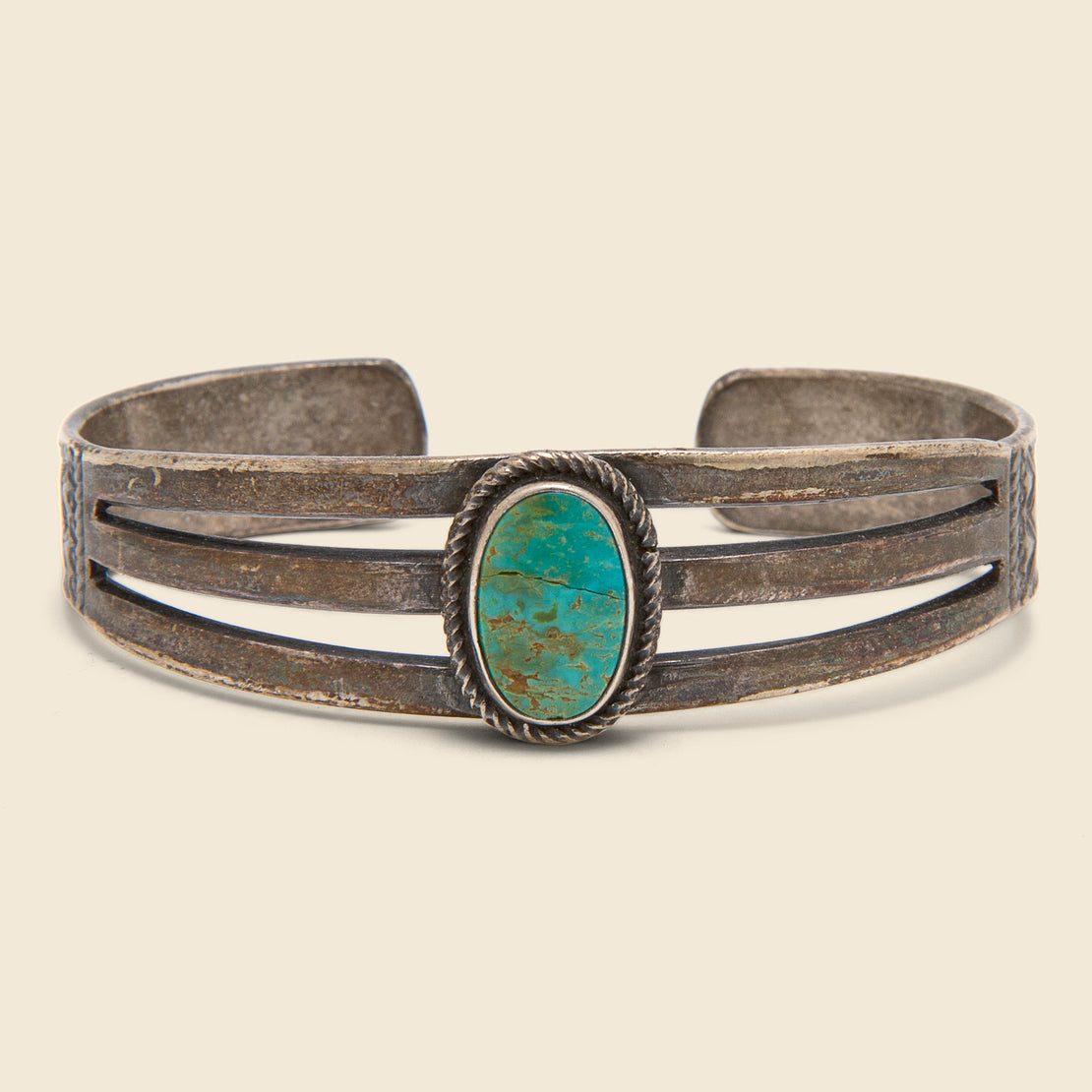 Vintage Single Stone Turquoise Cuff - Silver