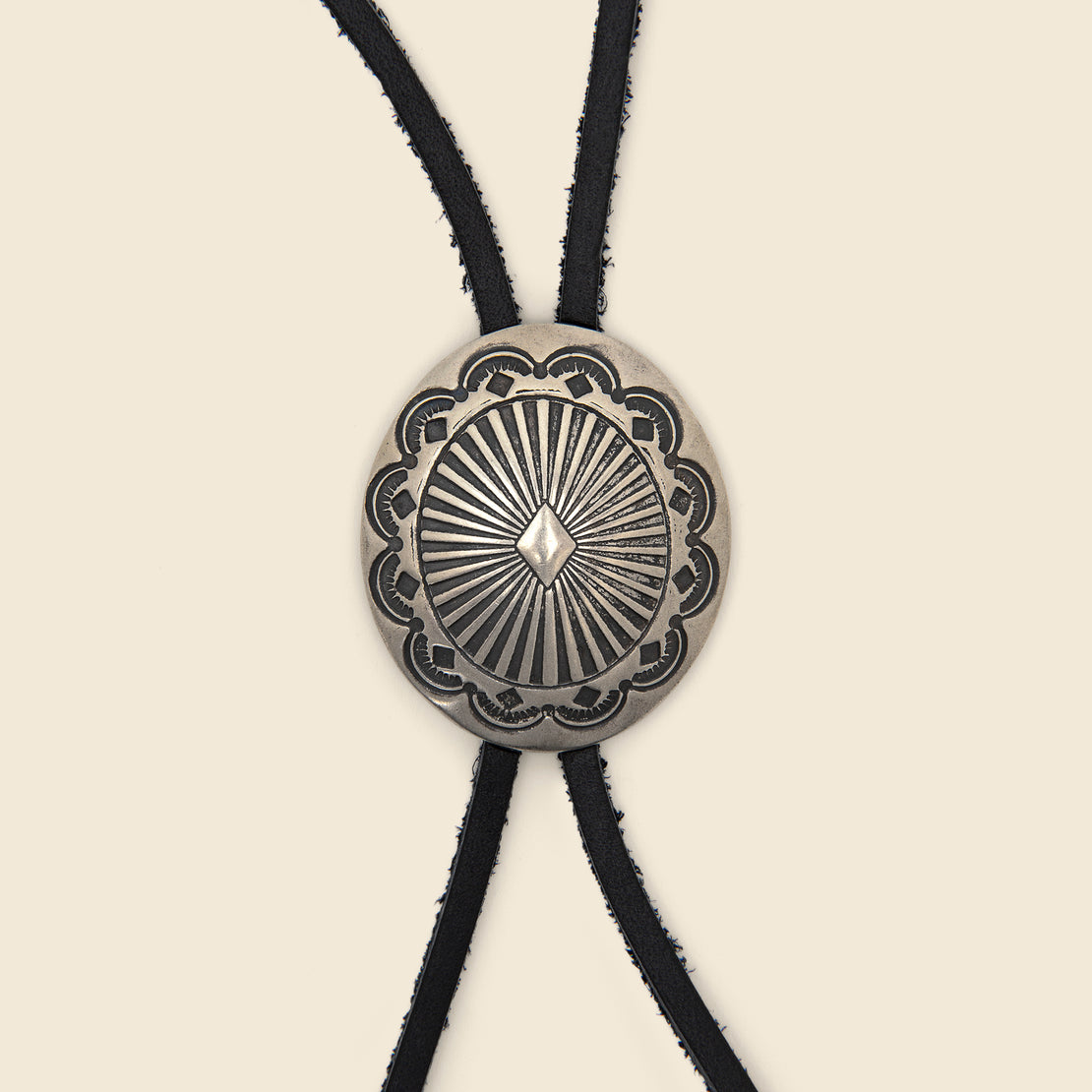 Leather Bolo Tie - Black/Scalloped Concho